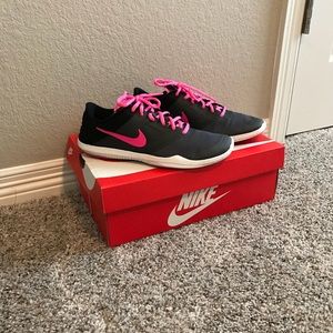 Women’s Nike shoes! 👟